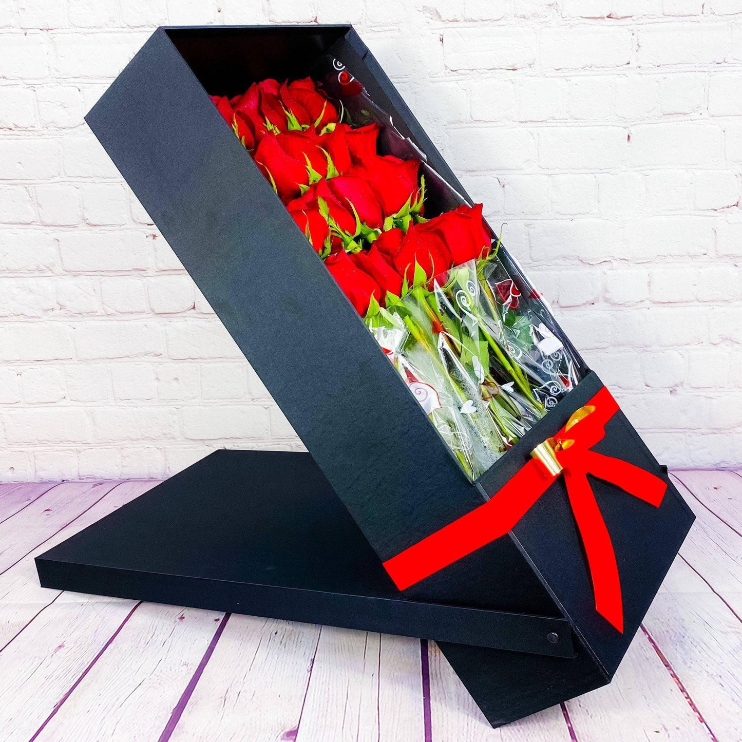 Luxury Lovers Gift Box - 2 Dozen Roses